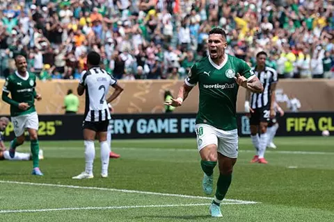 لاعب بالميراس: هذا ما قلته لزميلي قبل هدفي أمام بوتافوجو